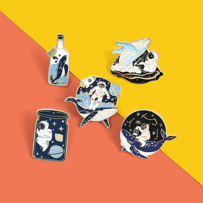 外贸热销卡通胸针个性精致酷盖鲸鱼宇航员系列漂流瓶造型胸针徽章详情5