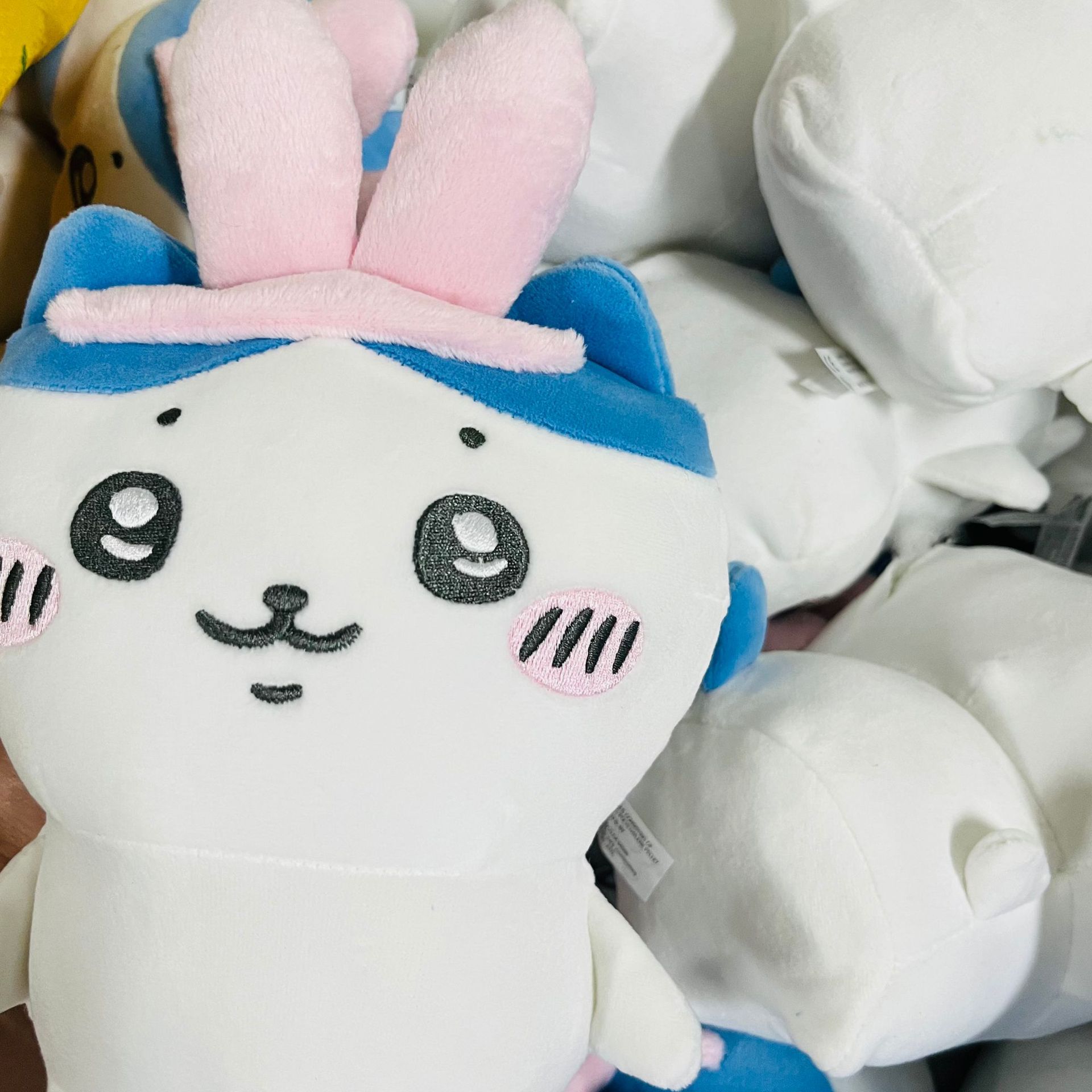 Sanrio chikawa, a cute plush toy with small feet pic 8