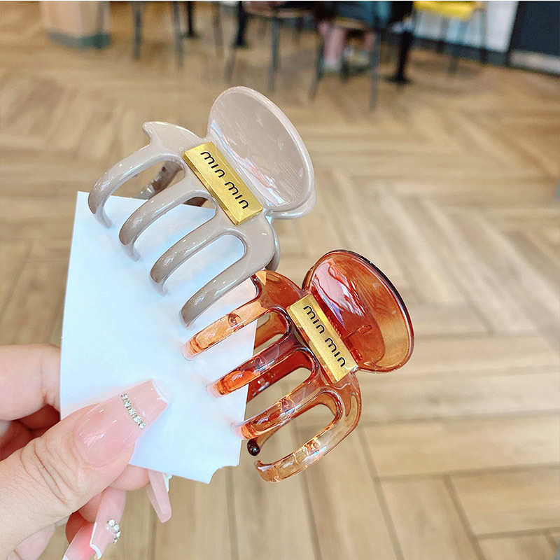 新款小众设计字母中号南瓜抓夹女三角形简约质感鲨鱼夹盘发发抓发详情37