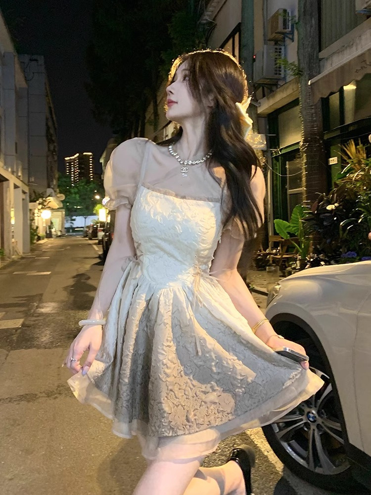 度假风蓬蓬裙奶甜收腰鱼骨绝美泡泡袖渐变法式初恋别致连衣裙详情2