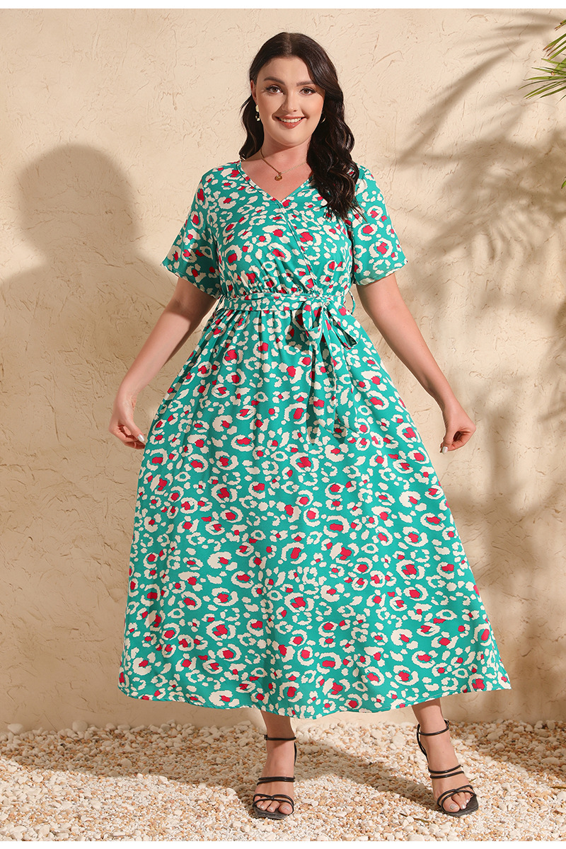 2024 Cross-border new French-style elegant plus-size dress with a V-neck, short sleeve and cinched waist, featuring a simple floral design pic 26