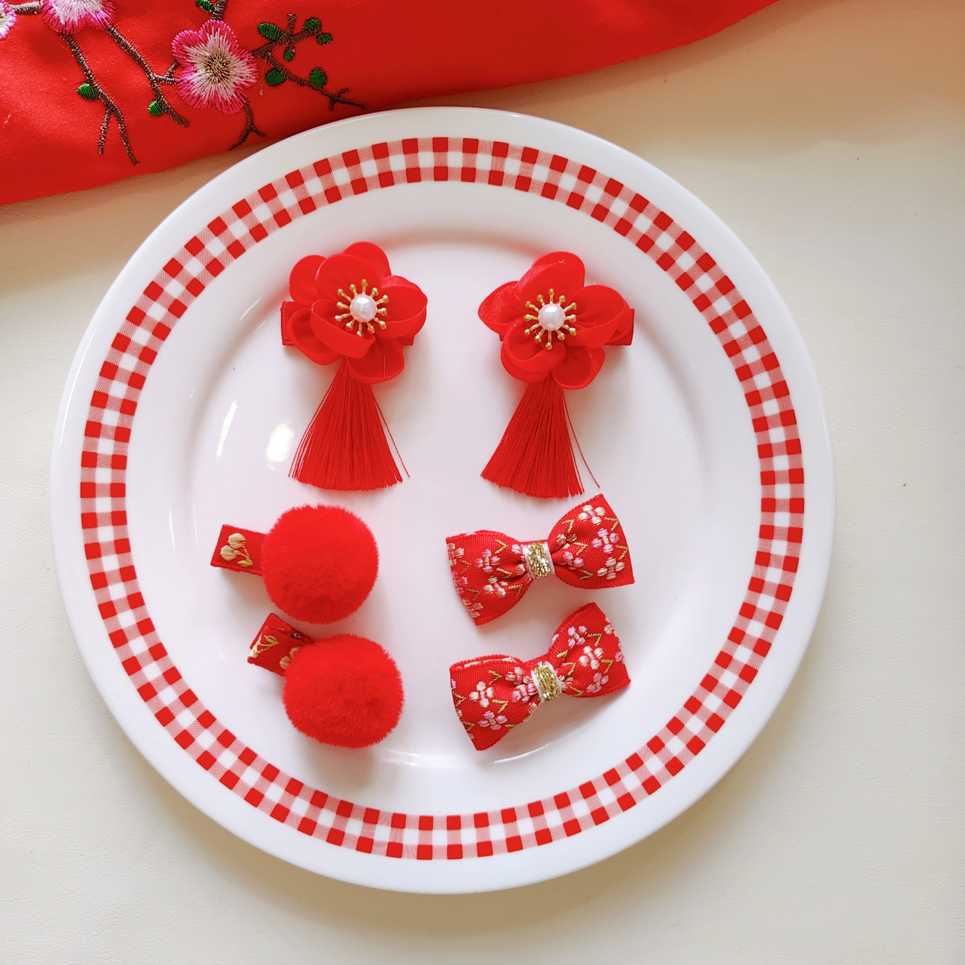 Factory wholesale baby hair clips, New Year red Hanfu birthday hair accessories, baby tassels, bows, New Year small clips pic 3