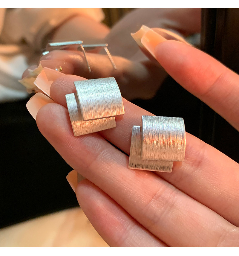 Light luxury and niche design sense, frosted brushed double-layer geometric earrings, simple and versatile for women, elegant stud earrings pic 16