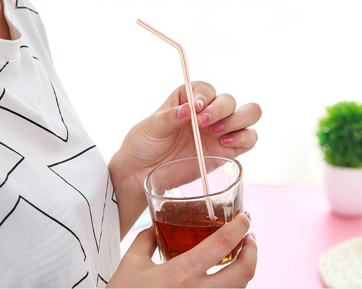 Disposable colored elbow plastic 100-piece straws that can be bent and lengthened for juice drinks, milk tea and soy milk pic 5