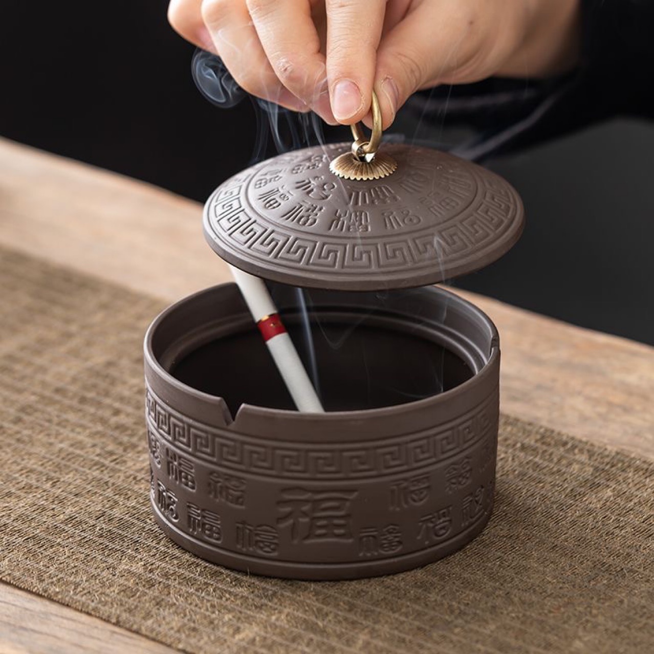 紫砂烟灰缸带盖中号防飞灰客厅办公灭烟神器复古陶瓷家居饰品详情3