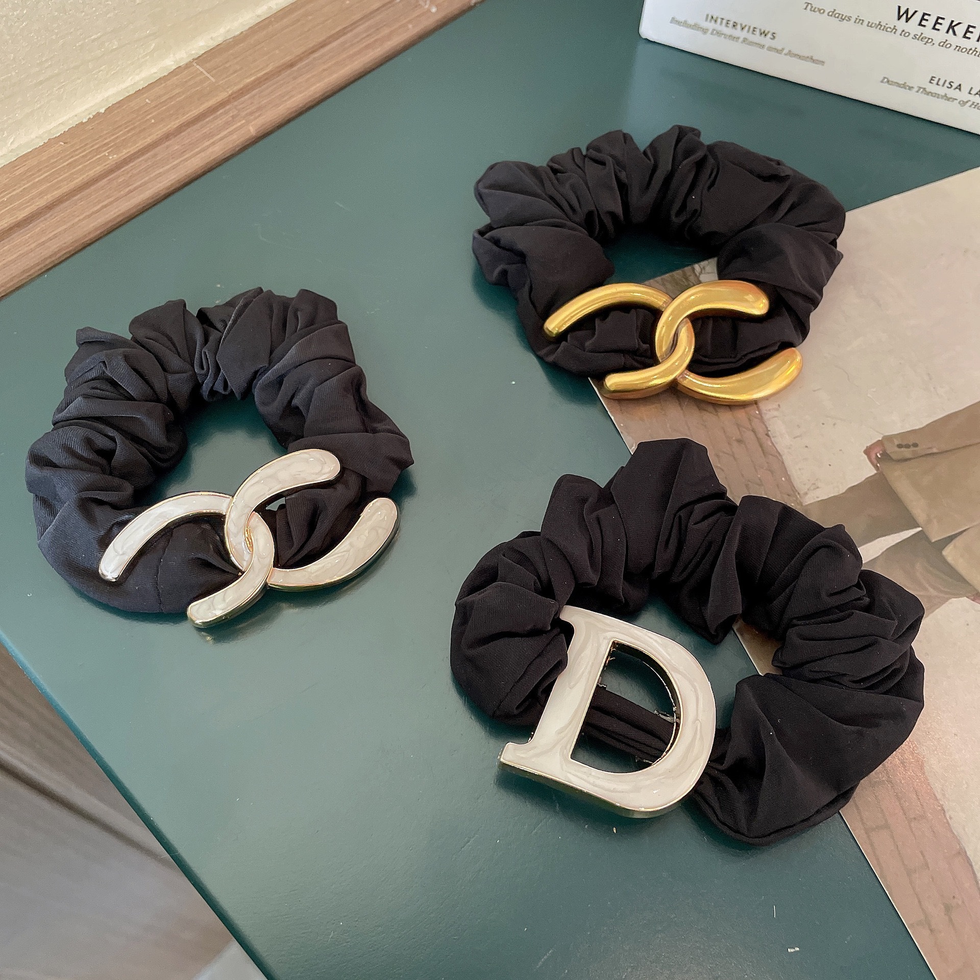 High-gloss pearl InS-style alloy hairpin for Spring 2024, new side bangs princess forehead hairpin pic 9