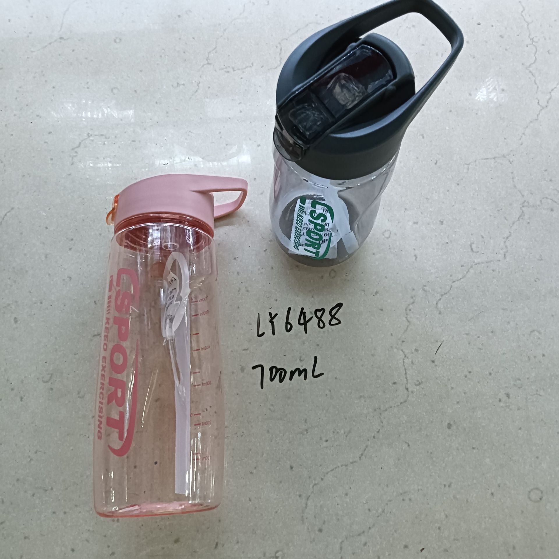 工厂直销卡通吸管杯塑料杯太空杯随手杯儿童果汁创意水杯运动水壶 pic 3