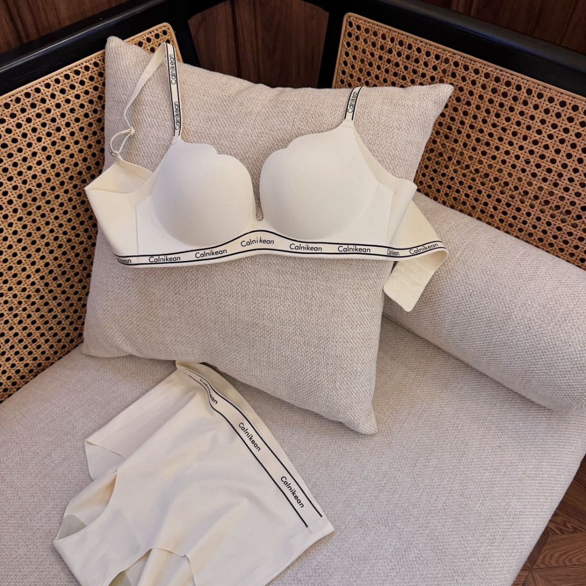 大U型露背 美背内衣女无痕小胸专用聚拢文胸内搭可外穿背心式胸罩详情8