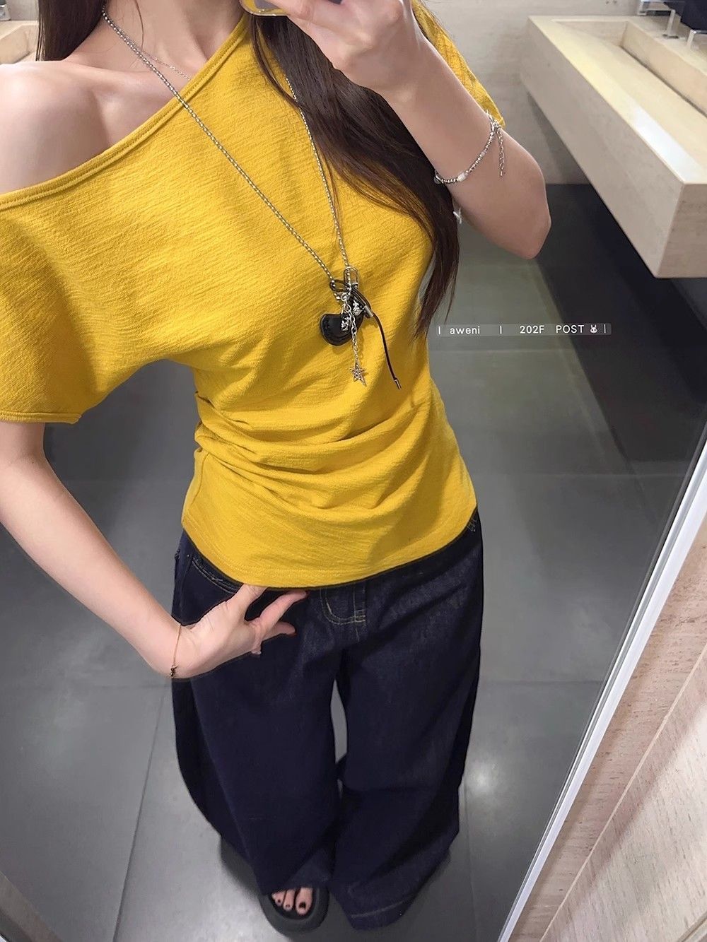 Korean casual design sense, niche and unique off-the-shoulder short-sleeved T-shirt for women, a chic summer waist-cinching and figure-hugging off-the-shoulder top pic 8