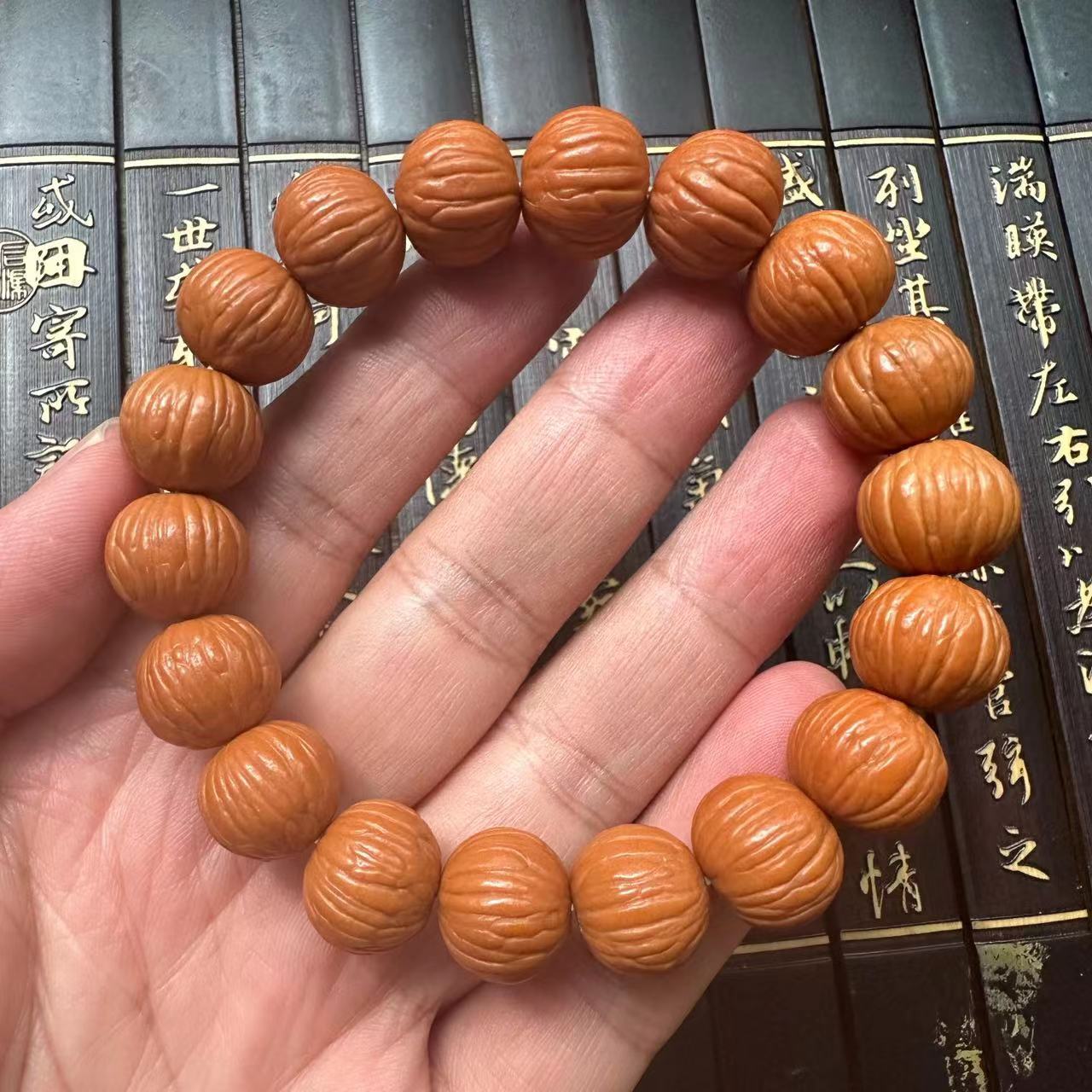 精品猴头菩提雕刻10mm凤眼手持珠鲨鱼背龙须虎爪老型桶珠京八棱财神大土豪猴头菩提子佛珠念珠盘玩手串文玩手链文玩手串详情4