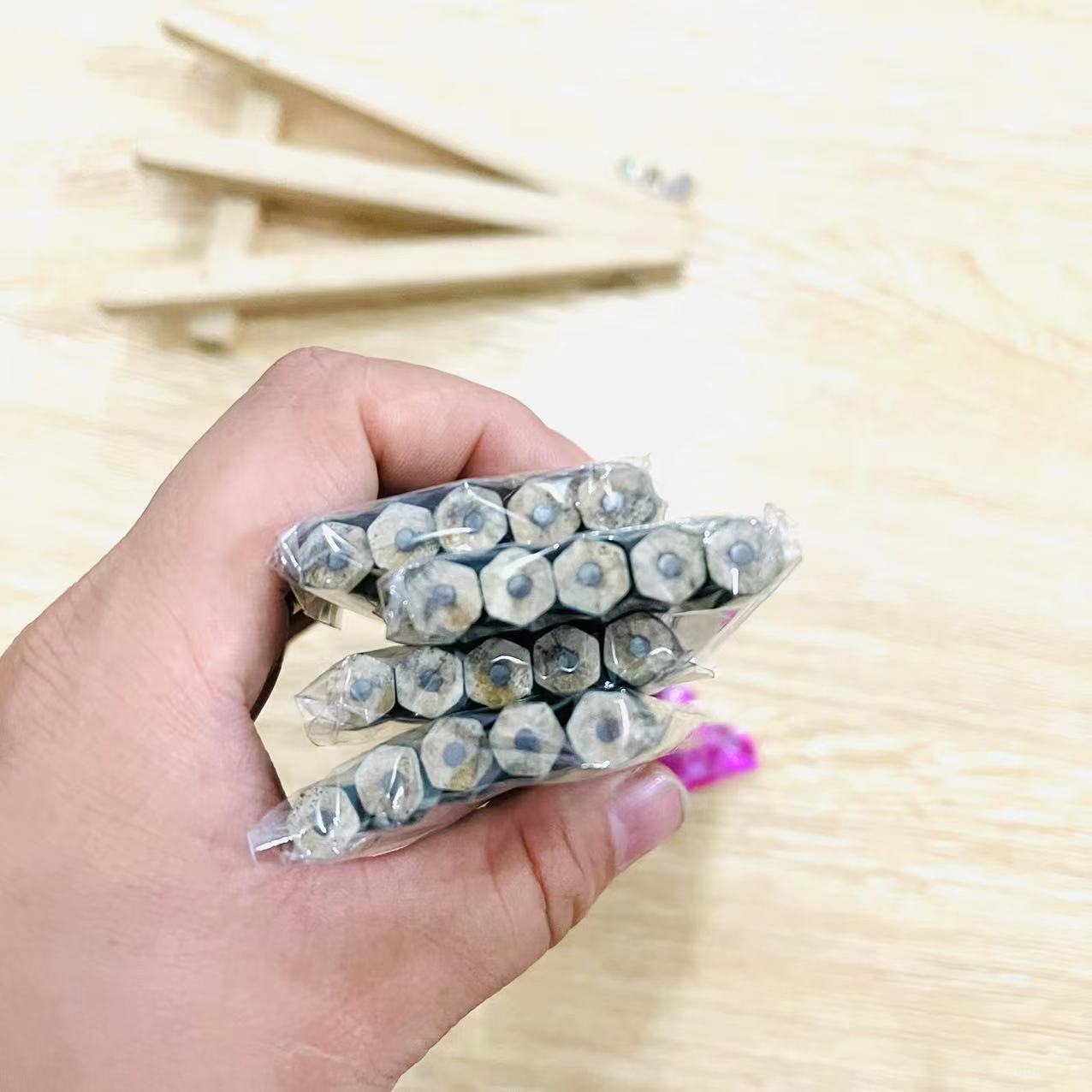 Five packs of student pencils, essential stationery for kindergarten and primary school students, wholesale at 1 yuan or 2 yuan pic 5