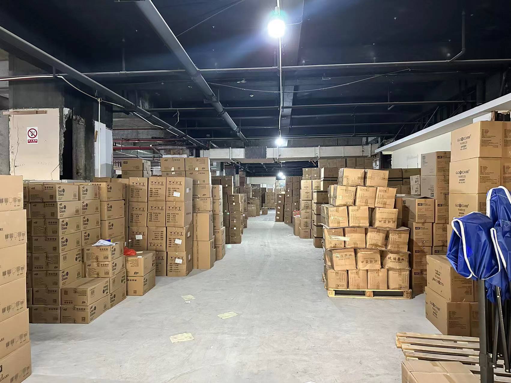 家用水晶玻璃烟灰缸小精致时尚方形烟盅轻奢客厅创意酒店高档烟缸详情2