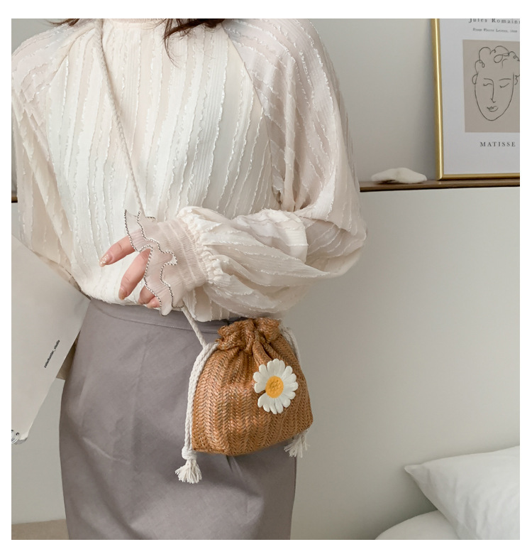 2021 new stylish drawstring bucket bag for women, Daisy woven bag, fashionable and compact mobile phone bag pic 7