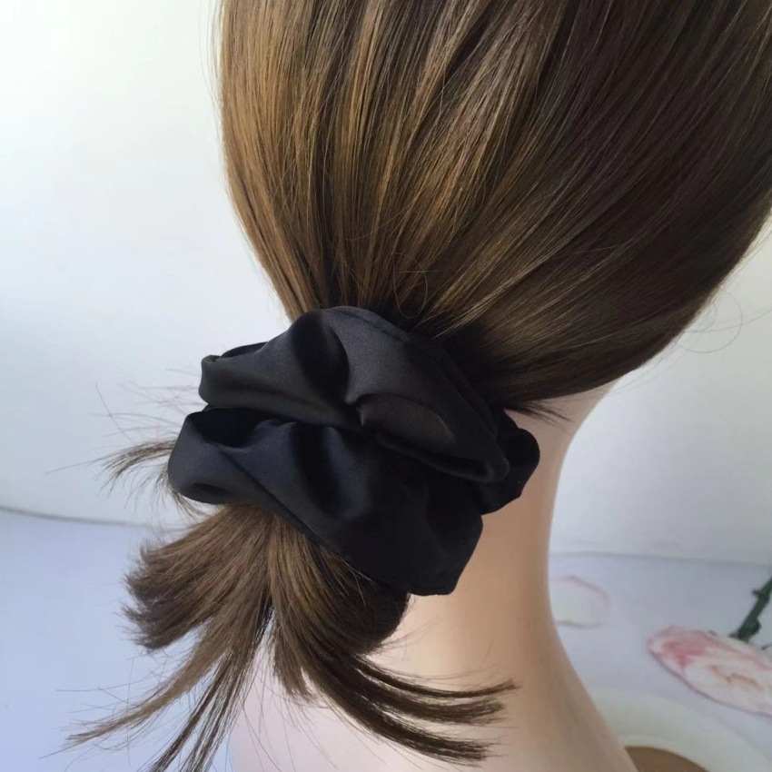 The high-end satin large intestine hair band is 12 cm long, with a simple and elegant style. The hair is tied with a ponytail and comes in a pure plain color of flower red, black and coffee pic 7