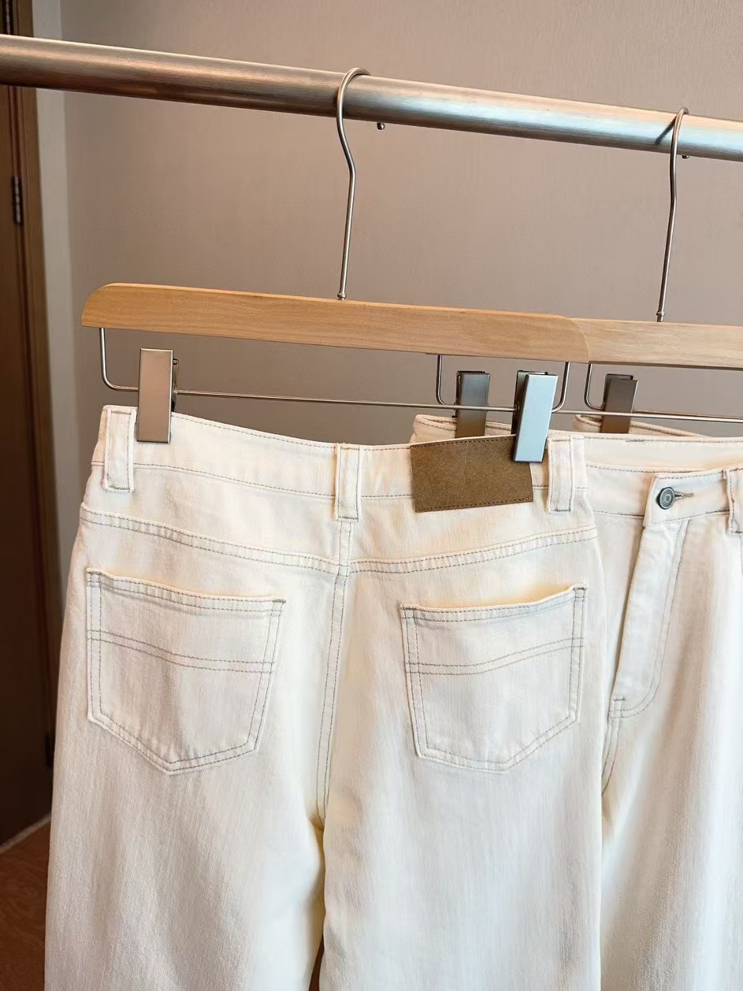 女款春秋季直筒宽松设计休闲裤显瘦高腰弹力白色牛仔裤 一件代发详情10