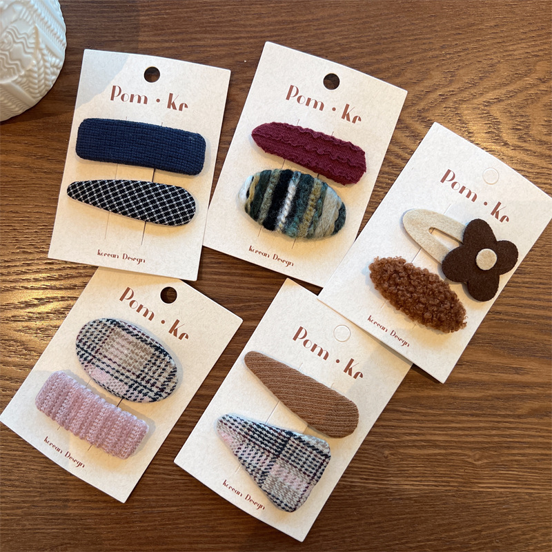 Korean-style chanel-patterned hair clips for girls, simple and versatile hair clips, cute checkered hair clips and hair accessories for girls pic 4