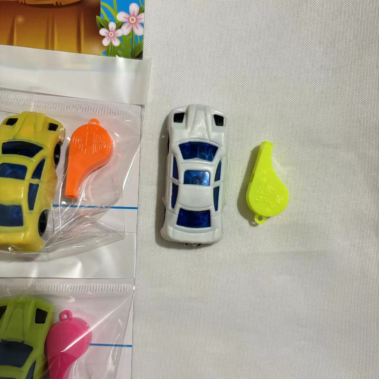 义乌玩具批发儿童口哨小车二合一赠品礼品地摊夜市吊板挂板玩具详情3