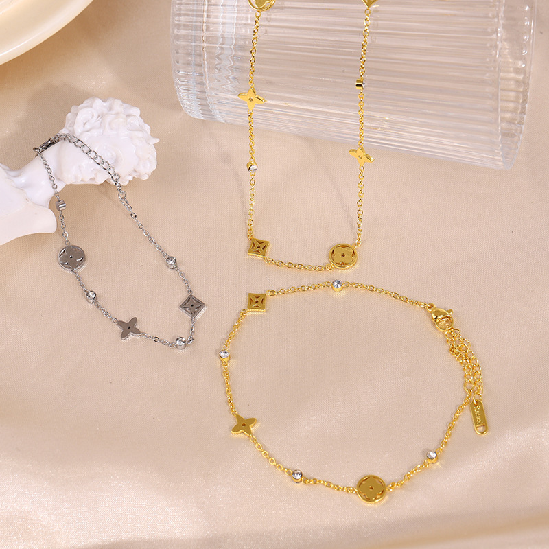 时尚简约钛钢四叶草项链18K金不掉色天鹅锁骨链女ins小众设计饰品详情1