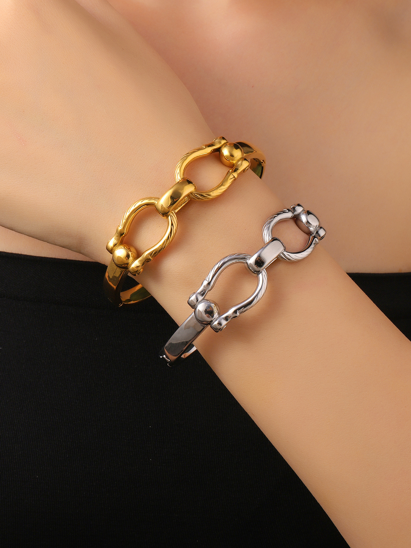 Stainless steel bracelet, a fashionable and niche double-ring buckle bracelet for women, a new 18K gold-plated titanium steel bracelet on Instagram pic 12