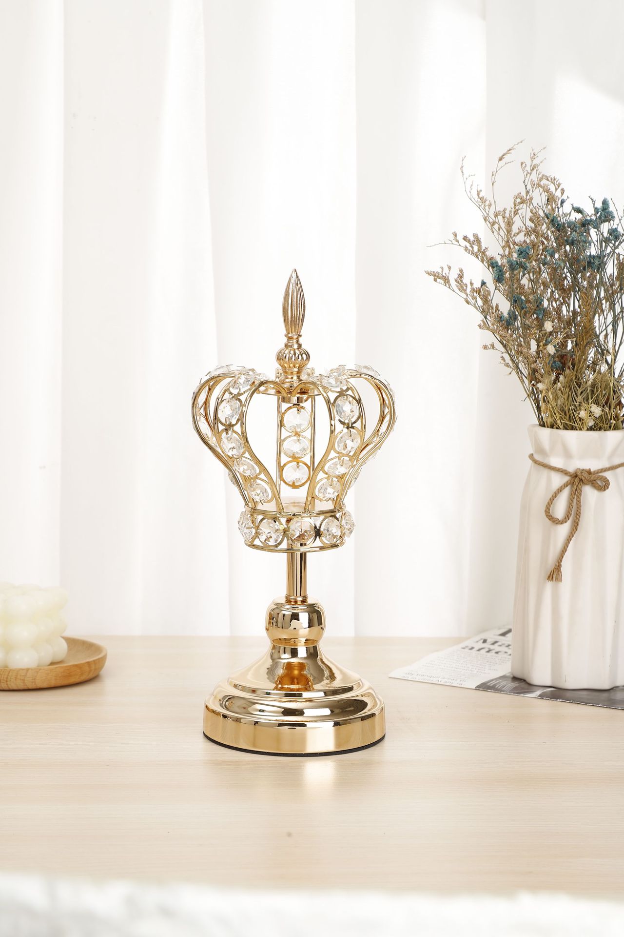 Factory direct sales of romantic wedding crystal candlesticks, retro light luxury creative crown wedding crystal candlestick ornaments pic 5