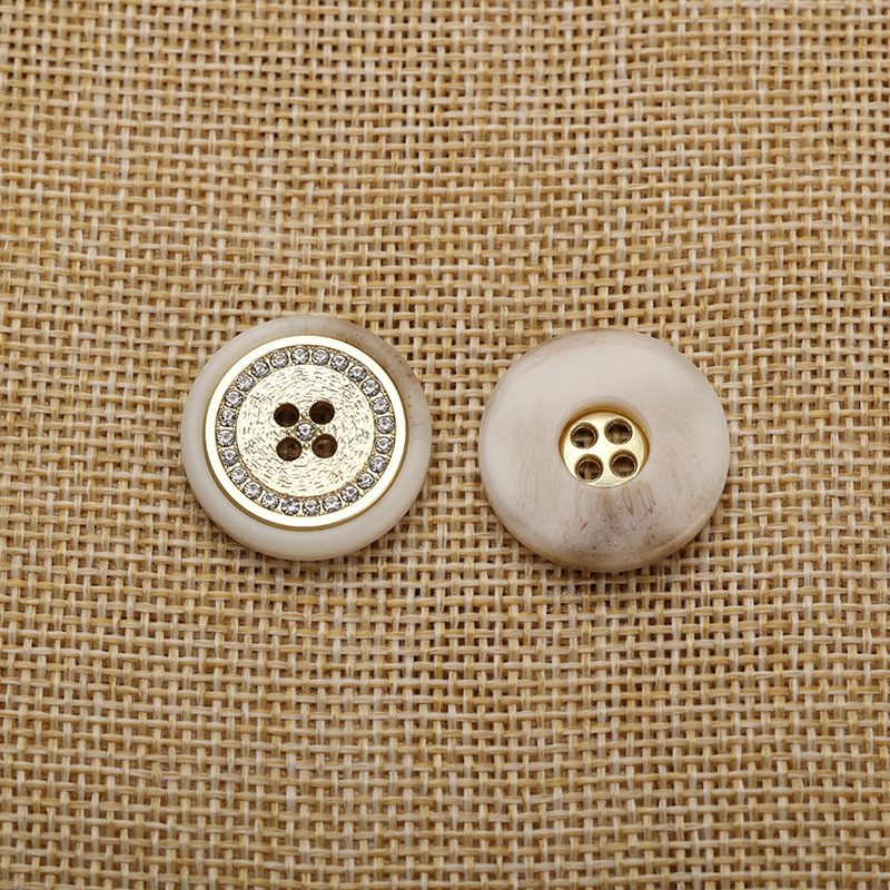 Four-eye metal with resin buttons and diamond-encrusted fine round suit button pattern flat jewelry in stock wholesale pic 4