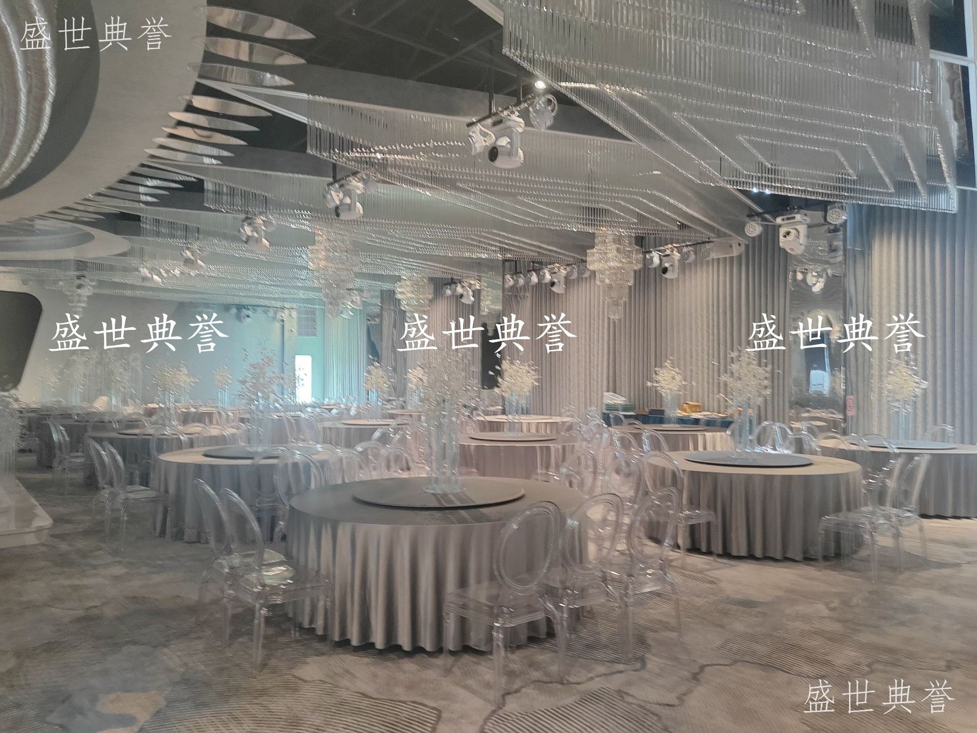 Xuancheng Banquet Center dining tables and chairs, hotel wedding banquet crystal chairs, theme wedding transparent princess chairs, one-piece round-back chairs pic 13