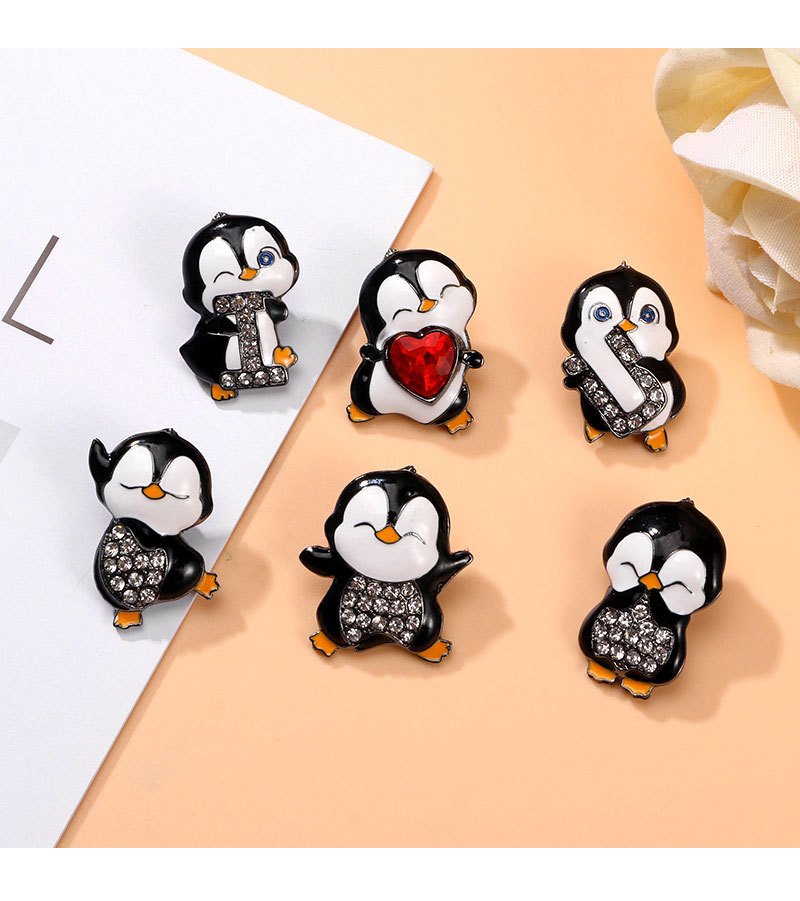 The best-selling diamond-encrusted penguin brooch in foreign trade is super cute and adorable. The cartoon badge pin is a trendy and personalized bag accessory on Instagram pic 3