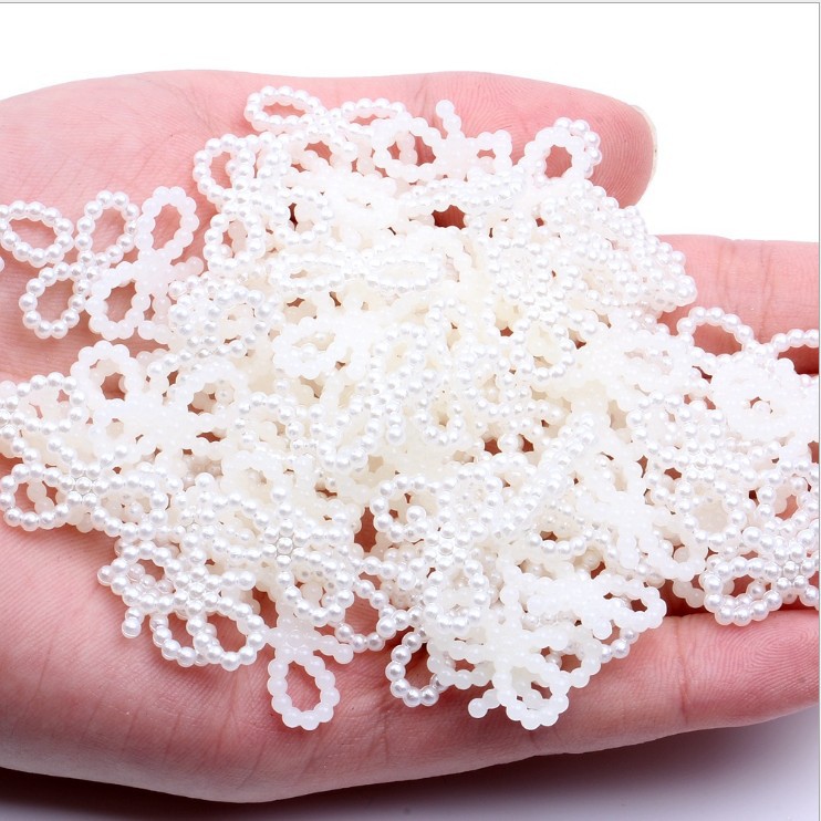The manufacturer produces and sells v106 bow tie, bow tie, hollow pearl DIY jewelry accessories, pure white and off-white imitation pearl pic 3