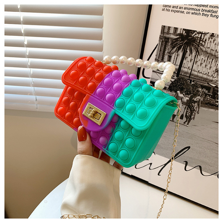 A new silicone bag for women in spring 2022, a trendy and avant-garde rat-killing pearl chain small square bag pic 49