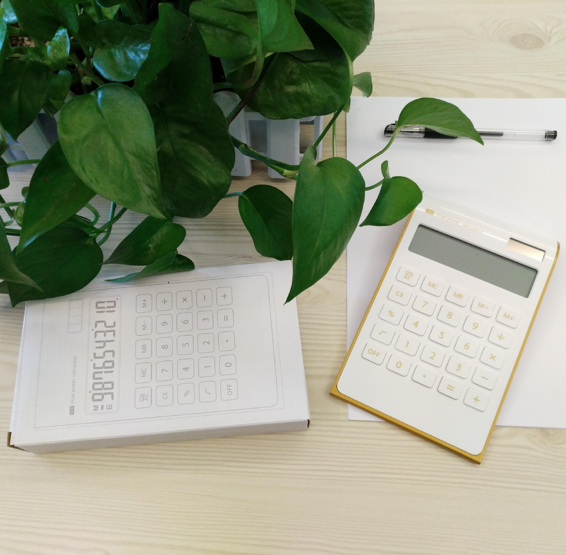 Factory direct sales of ultra-thin gold-framed arithmetic calculator, solar dual-power computer calculator, LOGO printing pic 2