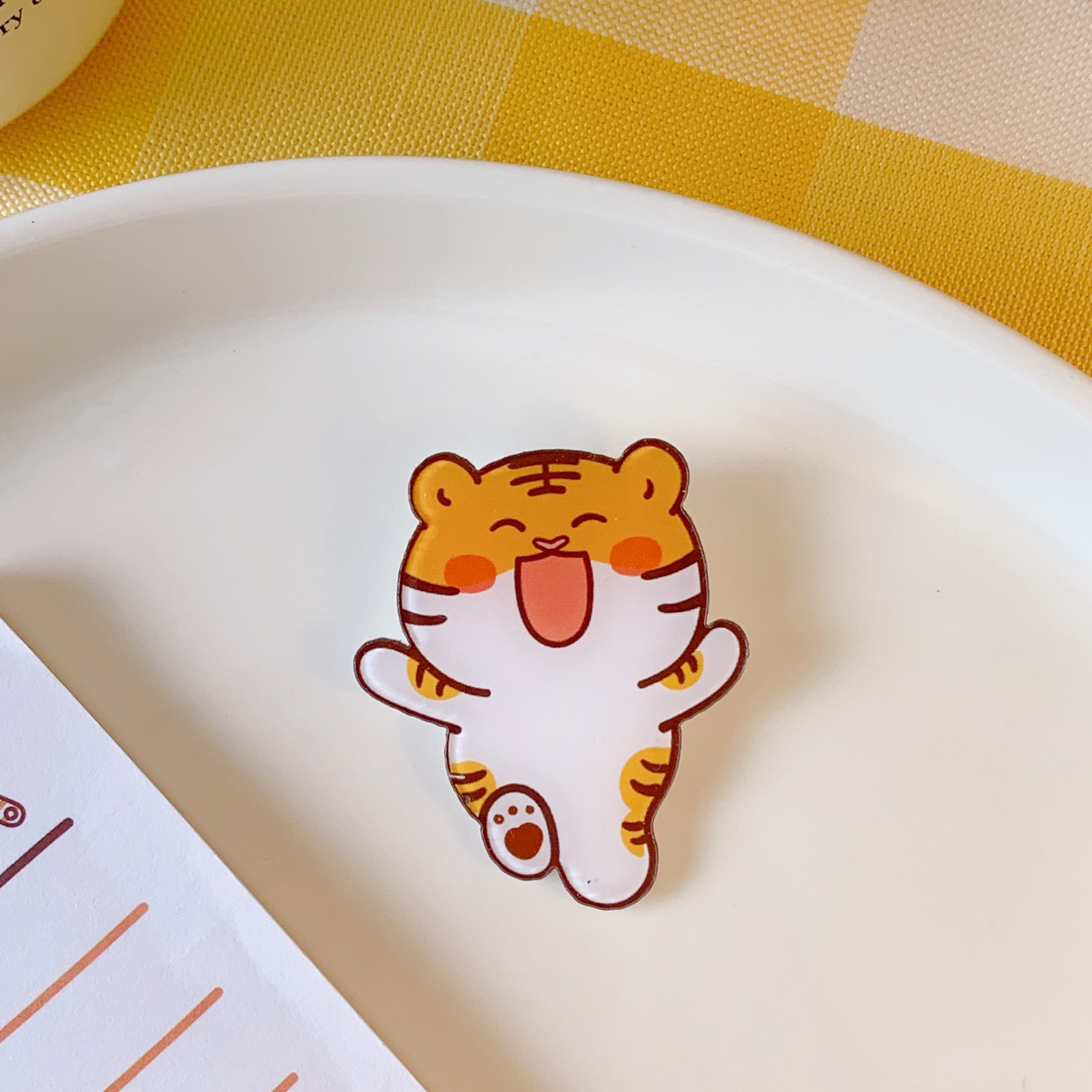 ins风潮可爱甜美小老虎亚克力胸针包包服装装饰配饰卡通创意徽章详情31