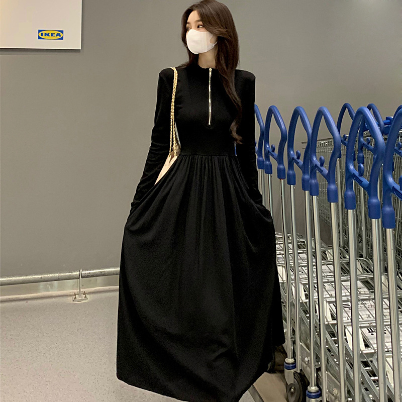 A new black long-sleeved dress for women in the autumn of 2024, featuring a unique semi-zipper design that cinches the waist and accentuates the figure. It is a mid-length dress pic 40
