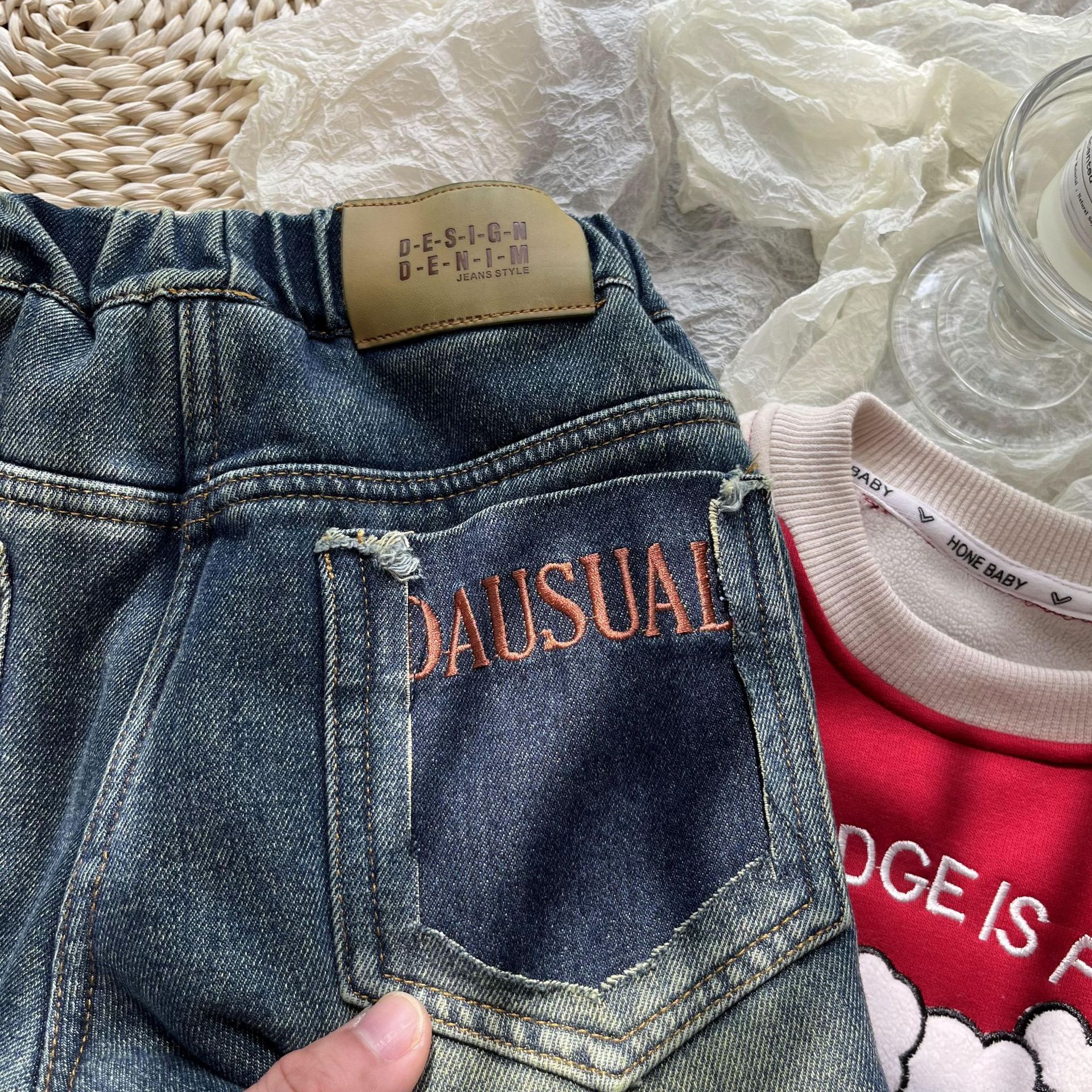 New autumn and winter children's clothing: Boys' labeled lettered pocket fleece jeans, Korean-style stylish long pants pic 8