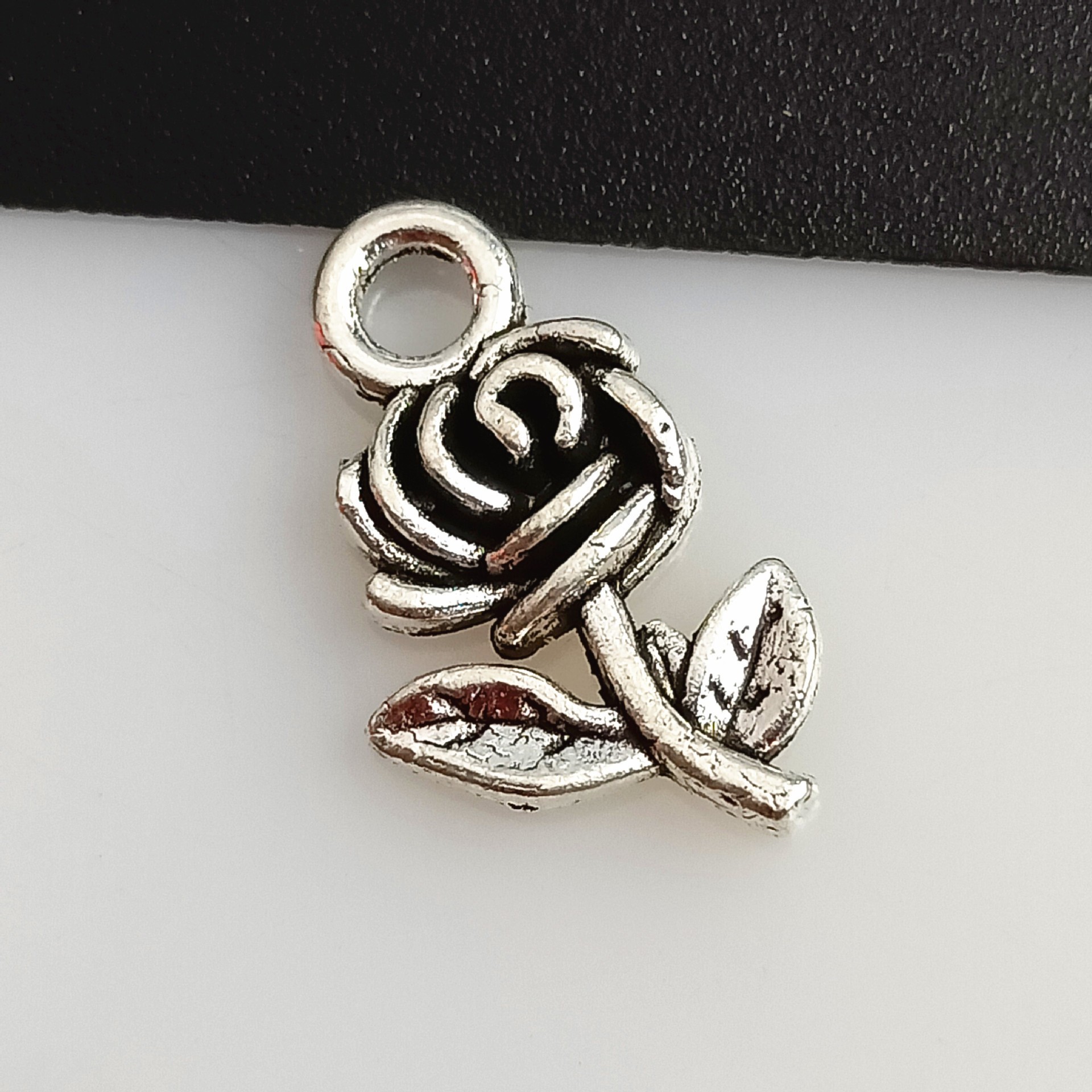 Wholesale of 11*19mm rose diy creative necklaces, bracelets, earrings, plant pendants, alloy jewelry accessories pic 3