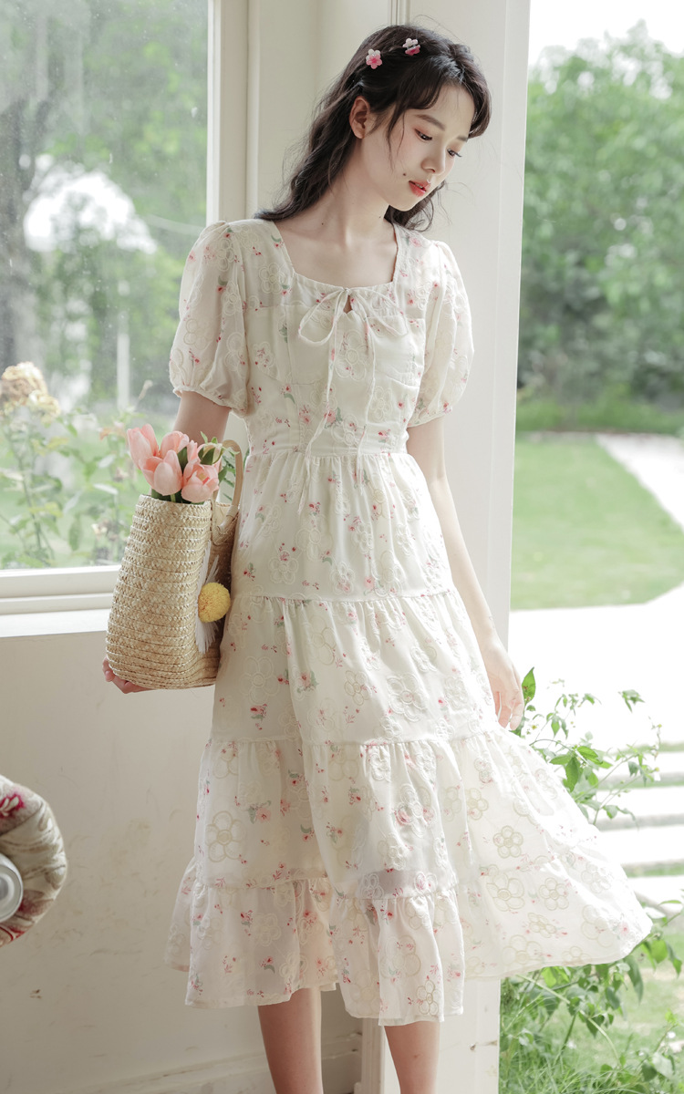One-piece delivery 2024 Summer new French niche style floral print short-sleeved dress with sweet embroidery and printing pic 21
