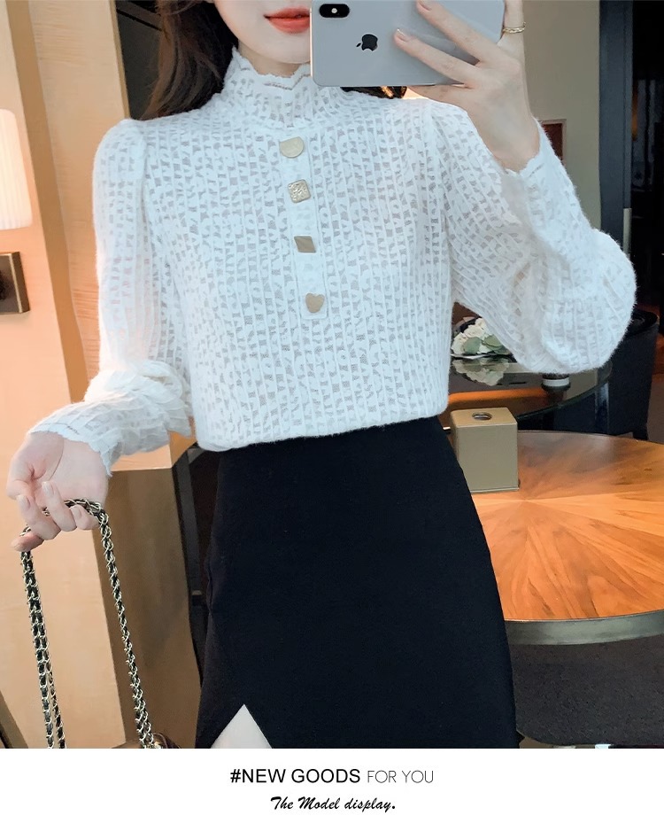 For the 2022 autumn and winter collection, women can wear a small stand-up collar with an elastic and form-fitting lace base layer and a thick fleece top pic 26