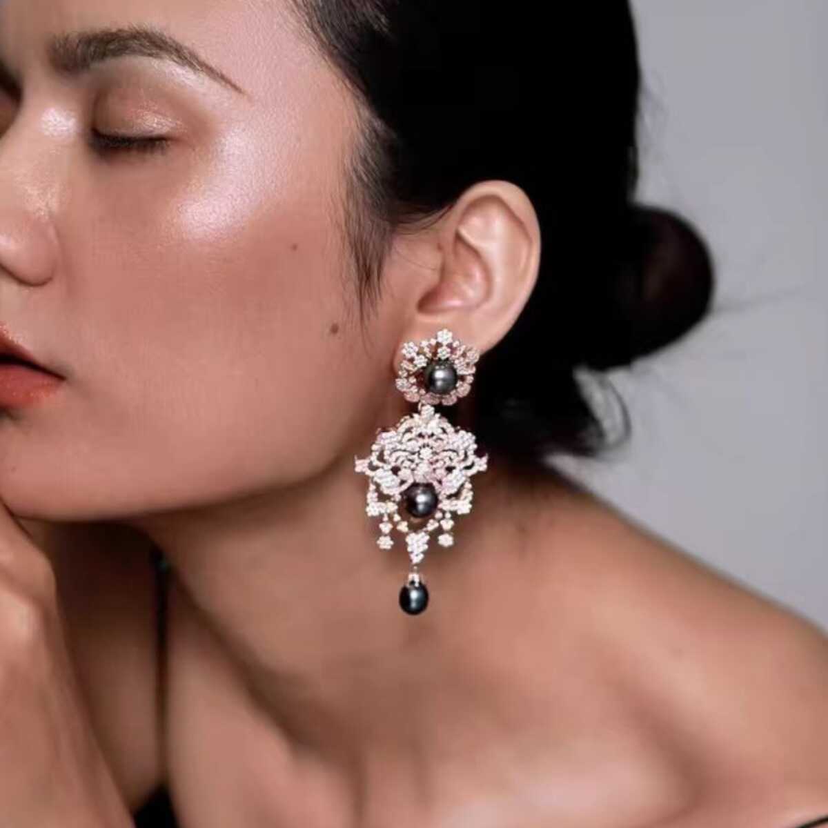 French heavy industry Ballack chandelier, zirconia mother-of-pearl stud earrings, retro and elegant, high-end and exquisite, niche earrings pic 6