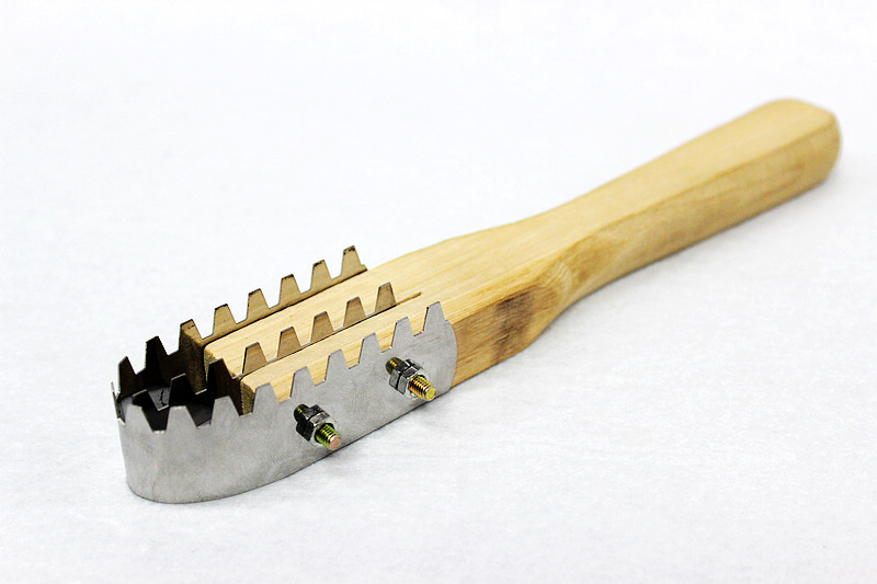 Wooden handle three-row fish scale planer, fish scale rubbing and scaling products are available for wholesale at two yuan in Yiwu pic 11