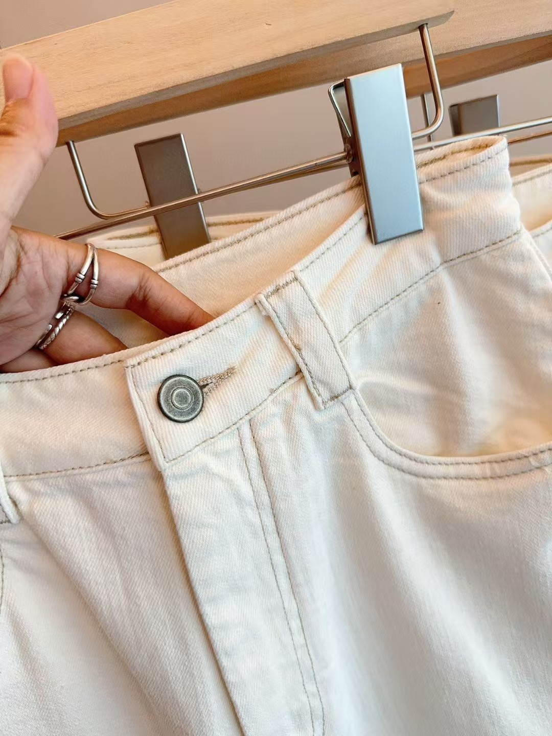 女款春秋季直筒宽松设计休闲裤显瘦高腰弹力白色牛仔裤 一件代发详情7