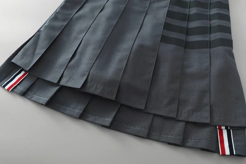 The new TB college style four-bar high-waisted pleated skirt in the summer of 2019 in Europe and America is A bestseller. The A-line skirt is short in the front and long in the back to prevent exposure pic 22