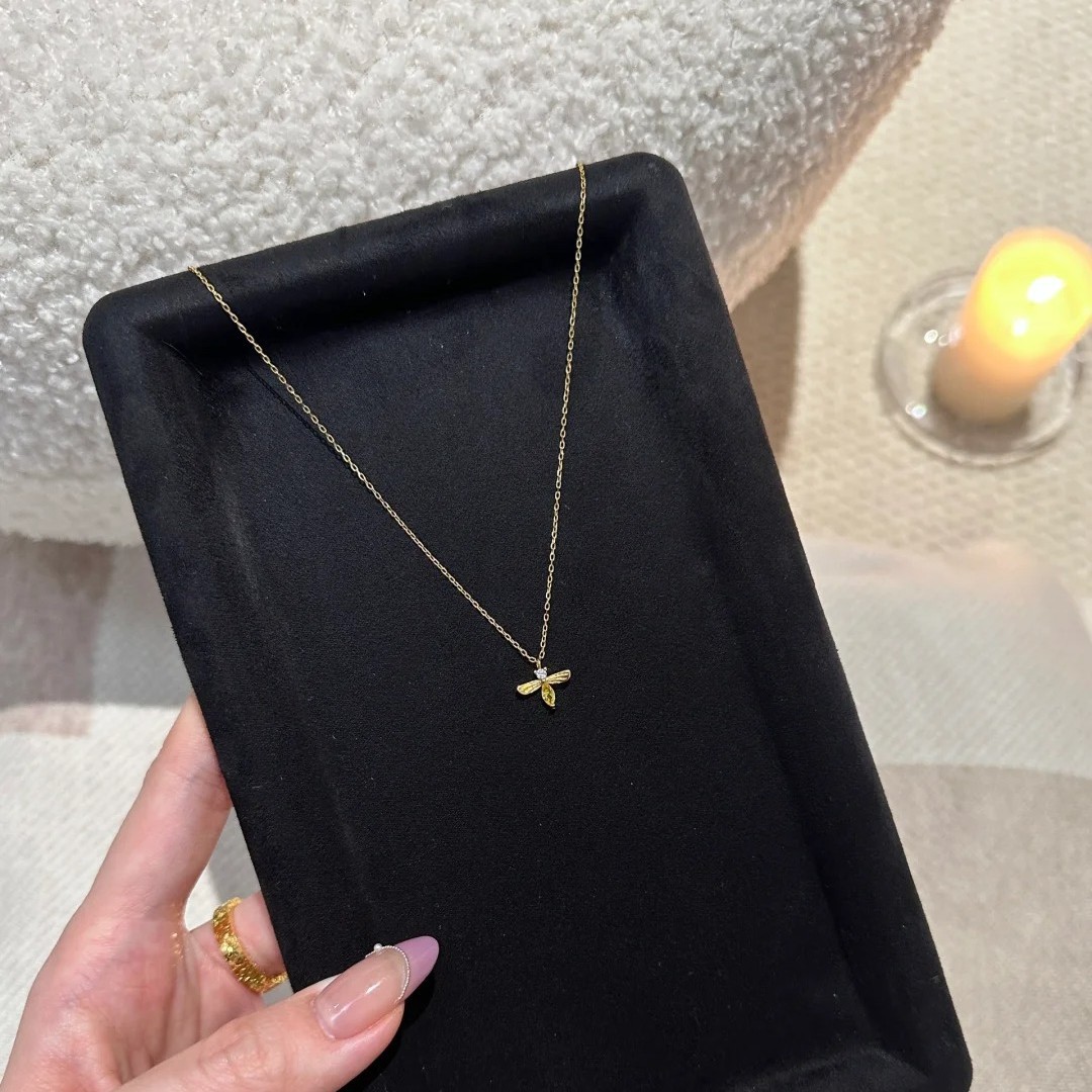 金色小蜜蜂项链2024新款轻奢高级感小众设计钛钢不掉色锁骨链批发详情11