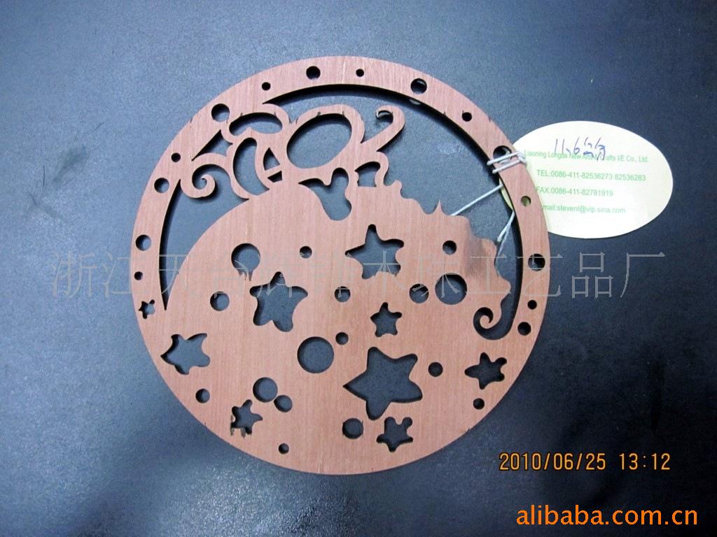 厂家直供应卡通纽扣木棒木纽扣木项链木圈木球木珠木夹子木挂件详情7