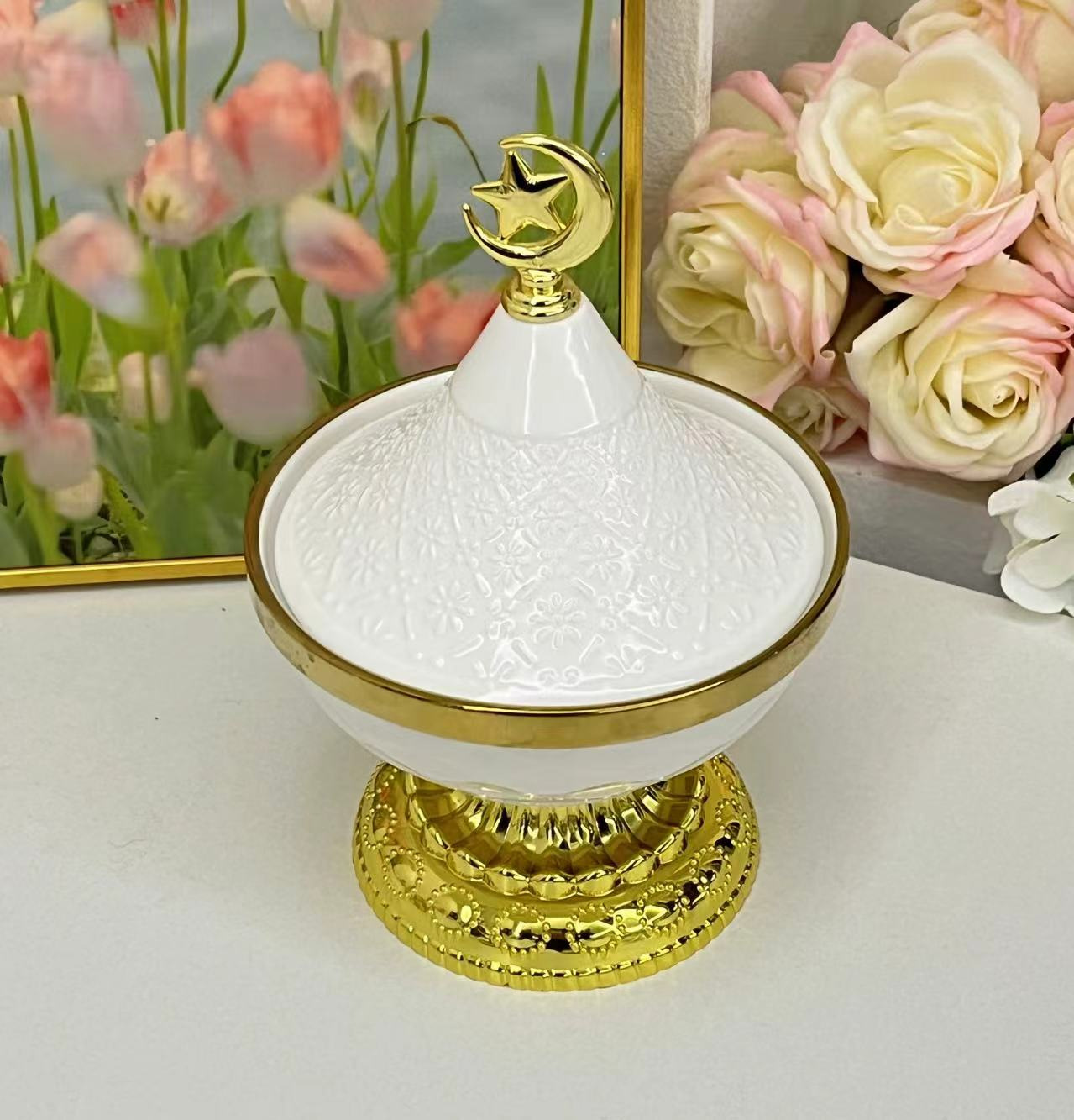 Light luxury home furnishings: multi-compartment fruit plates, dessert prints, covered bowls, European-style golden ceramic tea cups and plates, and pottery pic 10