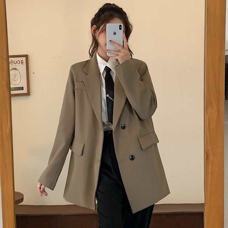 Молодая женщина в пиджаке от французского темперамента, 2022 - я новая школа для маленьких людей, с мешковатым костюмом pic 3