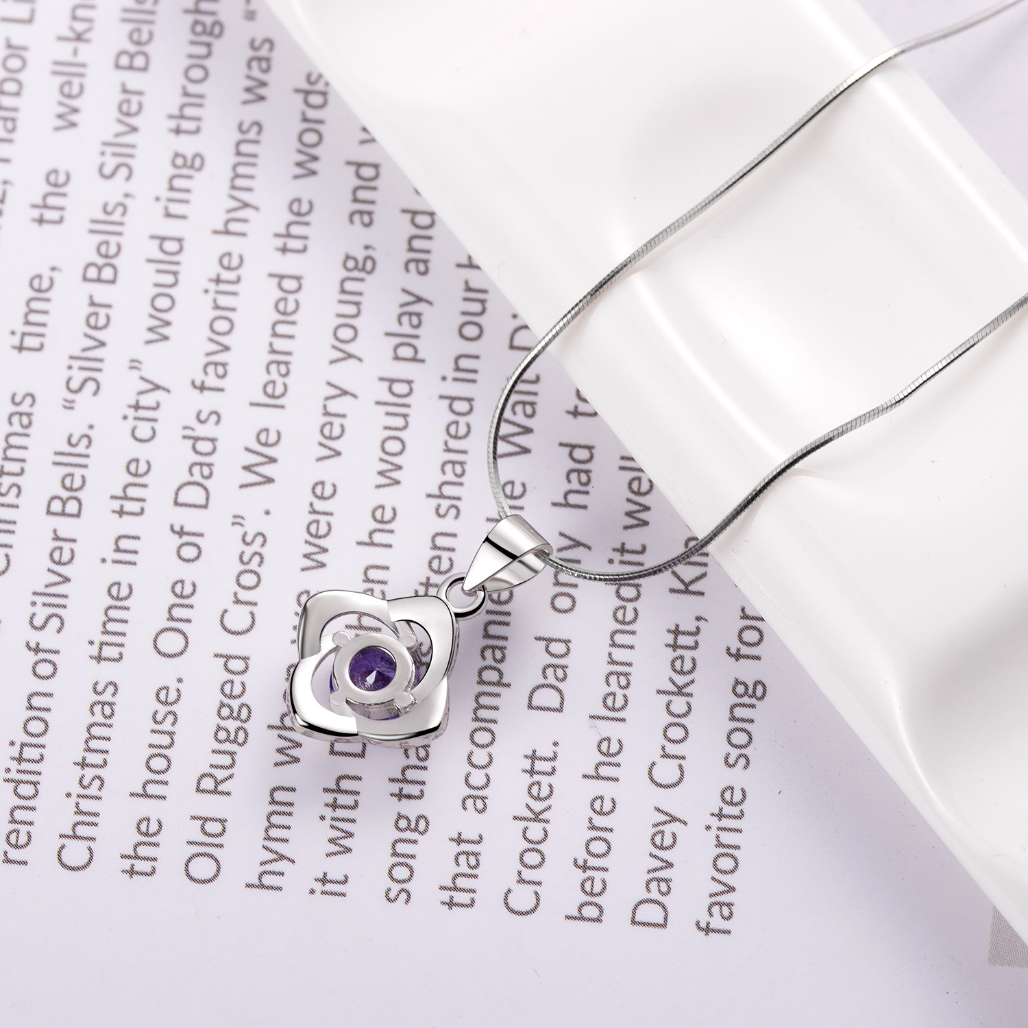 A high-quality imitation D-color moissanite four-leaf clover female pendant with eight hearts and eight arrows from a live-streaming product by a popular influencer on Kuaishou and Douyin pic 111