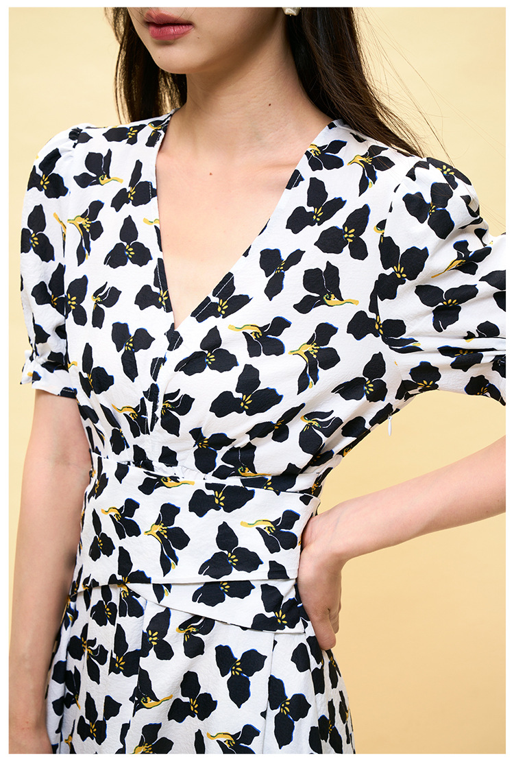 【 Shengdu 】 Summer New French-style printed V-neck, waist-cinching and slimming, puffed sleeves, large skirt hem floral print dress pic 13