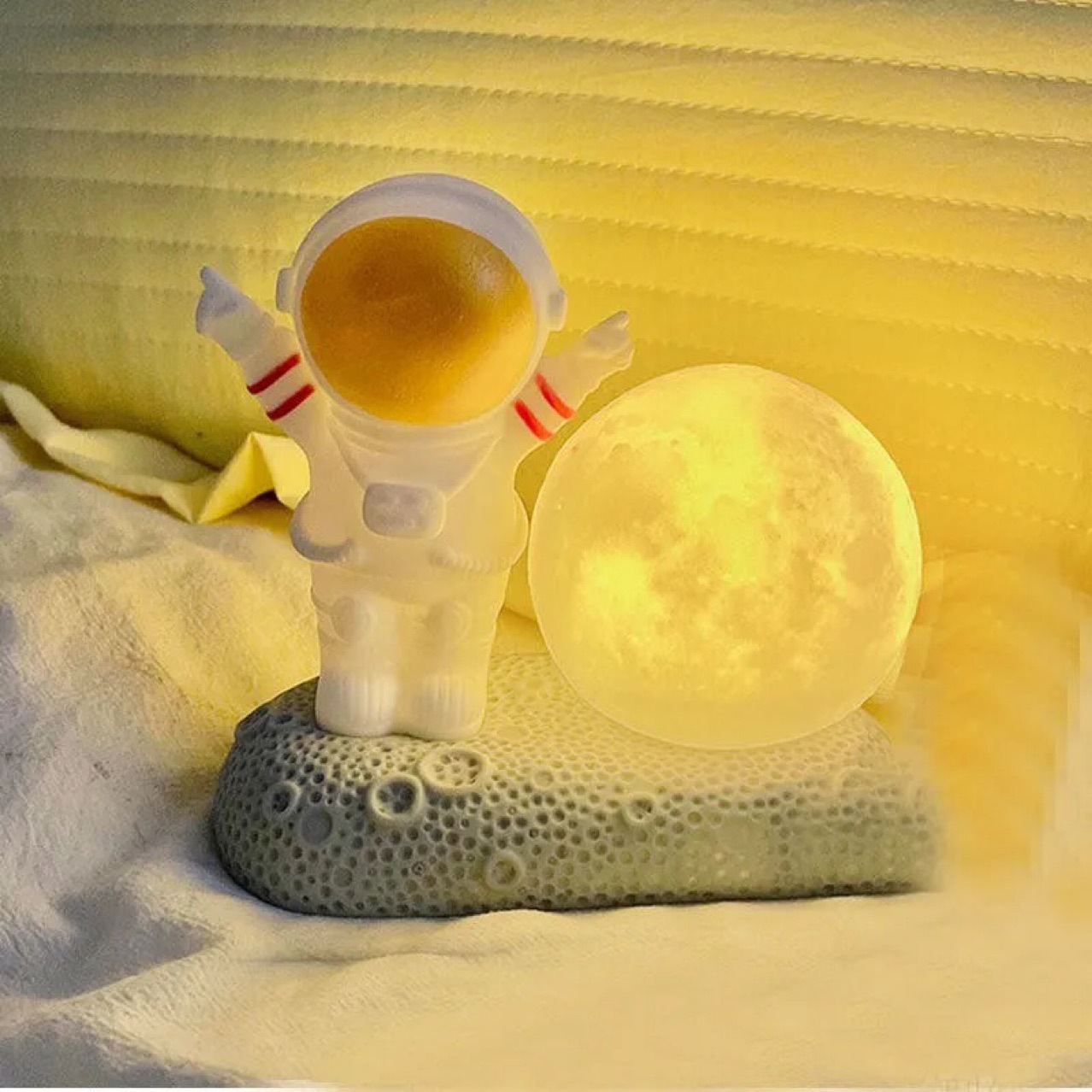 Astronaut night light Moon Creative Light pic 3
