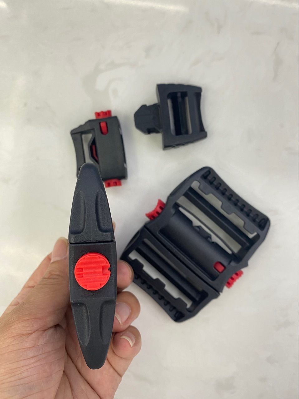 Wholesale and retail of dog buckles, pet supplies, plastic buckles, accessories, bags and ornaments. Customization is supported pic 5