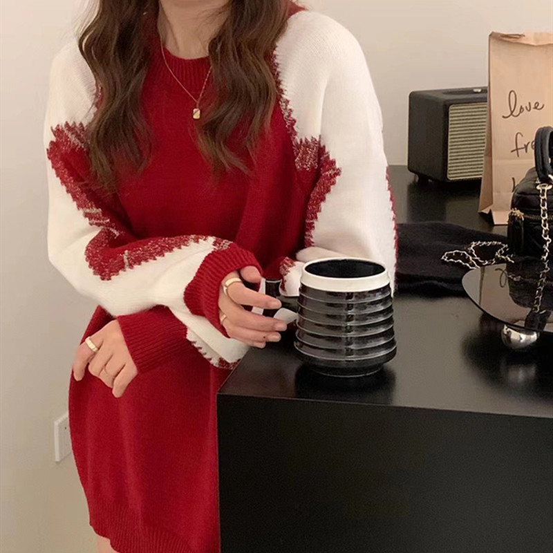 A gentle, soft and laid-back loose sweater for women in the Korean style for autumn and winter, with a unique design sense and contrasting colors pic 9