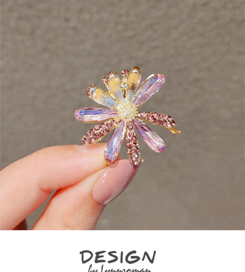 Korean elegant imitation crystal Daisy hair clip, forest-themed flower bangs top hair clip, back of the head pic 4